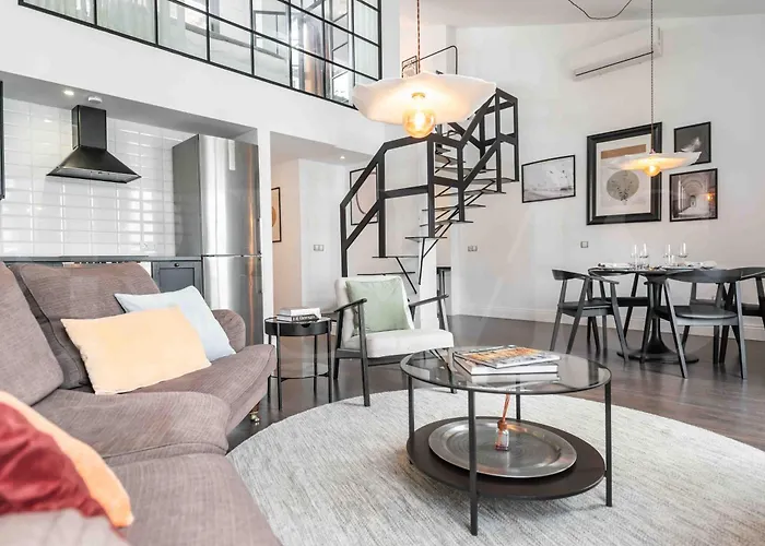 Bright Spacious Duplex With Terrace By Rems